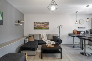 TV - Holiday Apartment '2 Omanai Tenerife Sur' with Private Terrace, Garden & Wi-Fi (Arona)