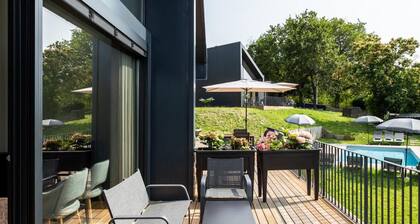 Chalet 'Casas Bouro 1 Das Hortências' with Mountain View and Private Jacuzzi