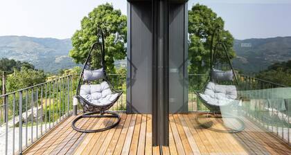 Chalet 'Casas Bouro 1 Das Hortências' with Mountain View and Private Jacuzzi