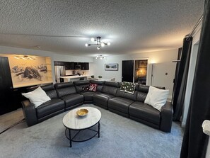 Living area - Ski-in/out, Dog-friendly, 2 bed/3 bath Spacious Condo in Center Village Copper (Frisco)