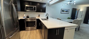 Ski-in/out, Dog-friendly, 2 bed/3 bath Spacious Condo in Center Village Copper