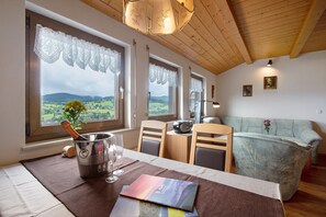 Interior - Apartment 'Hochkopf' with Mountain View, Shared Garden and Wi-Fi (Bernau im Schwarzwald)