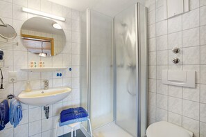 Dusch, hårtork och handdukar