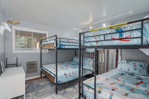 2 bedrooms, WiFi, bed sheets - Ski-In/Ski-Out | Sleeps 10 | Cozy Fireplace (Brian Head)