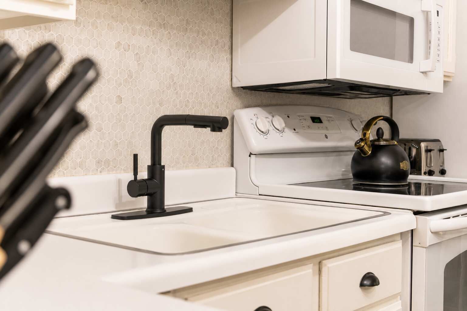 Fridge, microwave, stovetop, dishwasher
