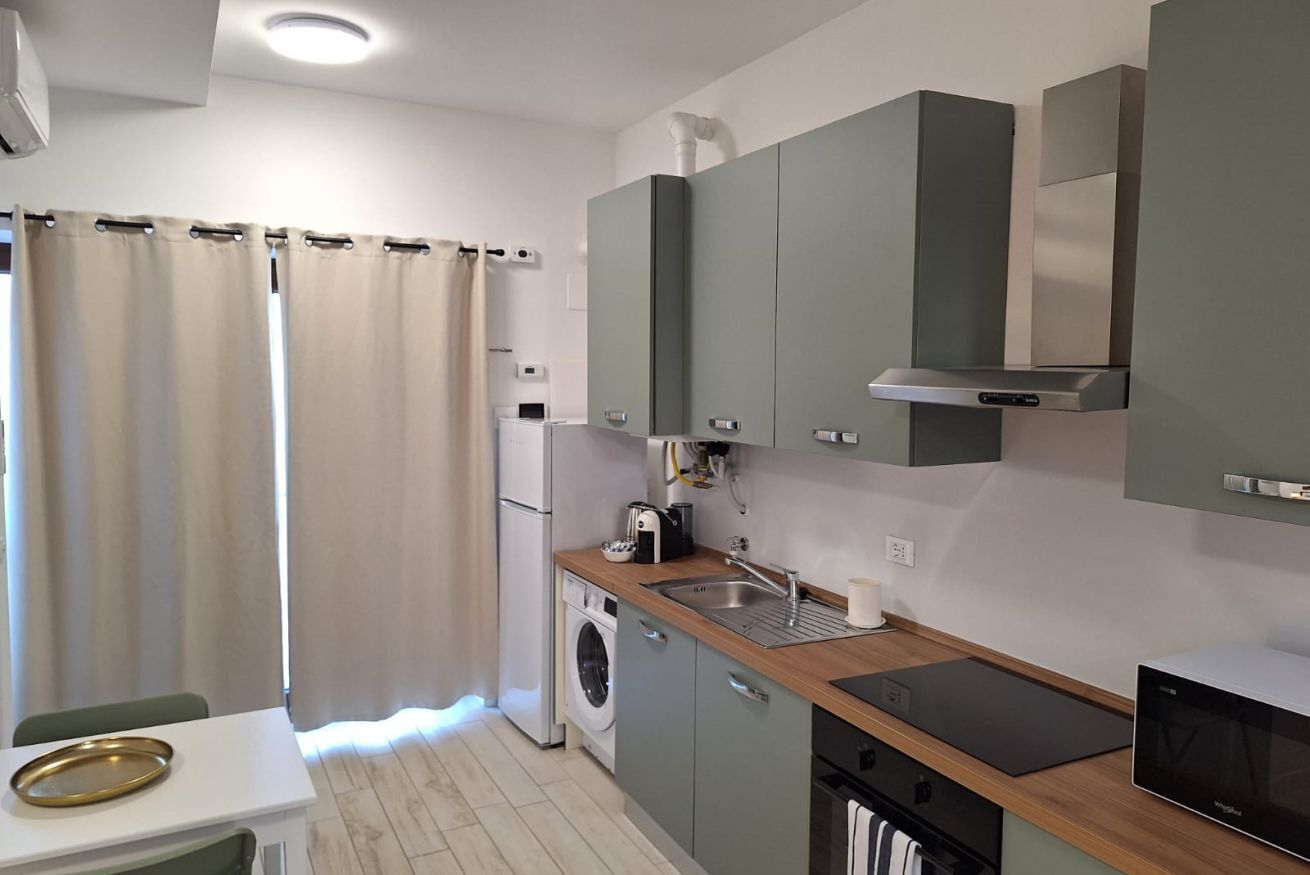 Kühlschrank, Mikrowelle, Geschirrspüler, Toaster