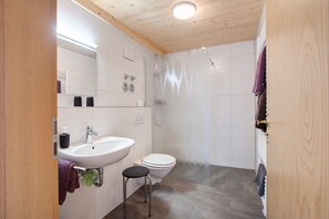 Dusch, hårtork och handdukar