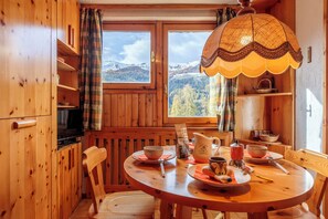 Apartamento, para não fumantes, vista para a montanha | Área de estar