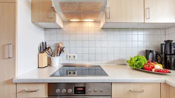 Refrigerador, horno, parrilla de estufa y lavavajillas