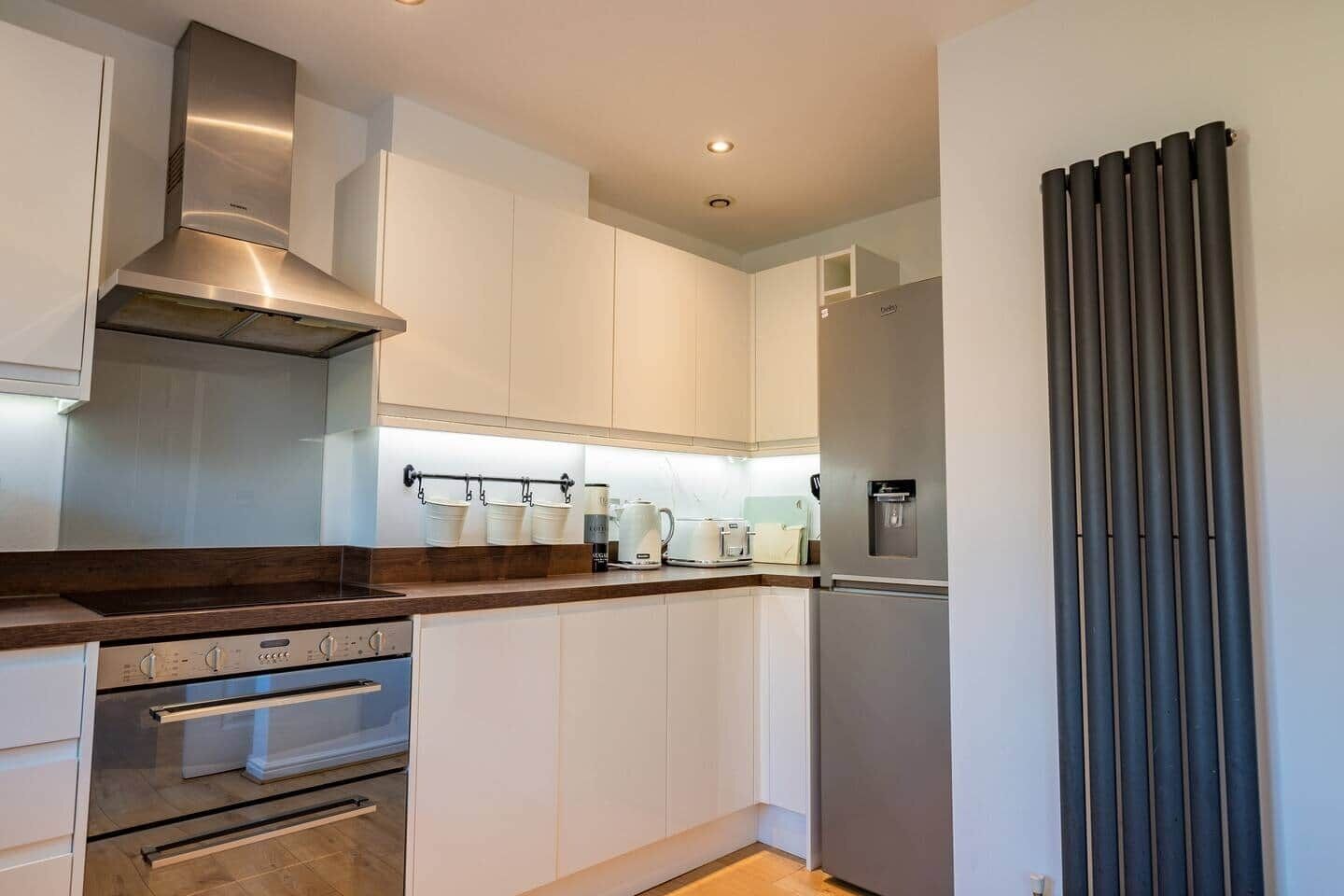 Kühlschrank, Mikrowelle, Ofen, Geschirrspüler