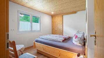 2 bedrooms, WiFi, bed sheets