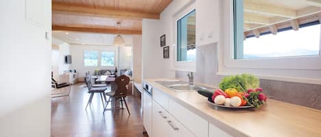 Réfrigérateur, four, plaque de cuisson, lave-vaisselle