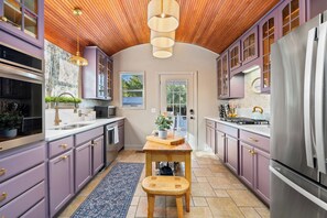 Microwave, oven, stovetop, dishwasher - Cityside Sanctuary: Pool, Game Room, Steps to Town! (St. Augustine)