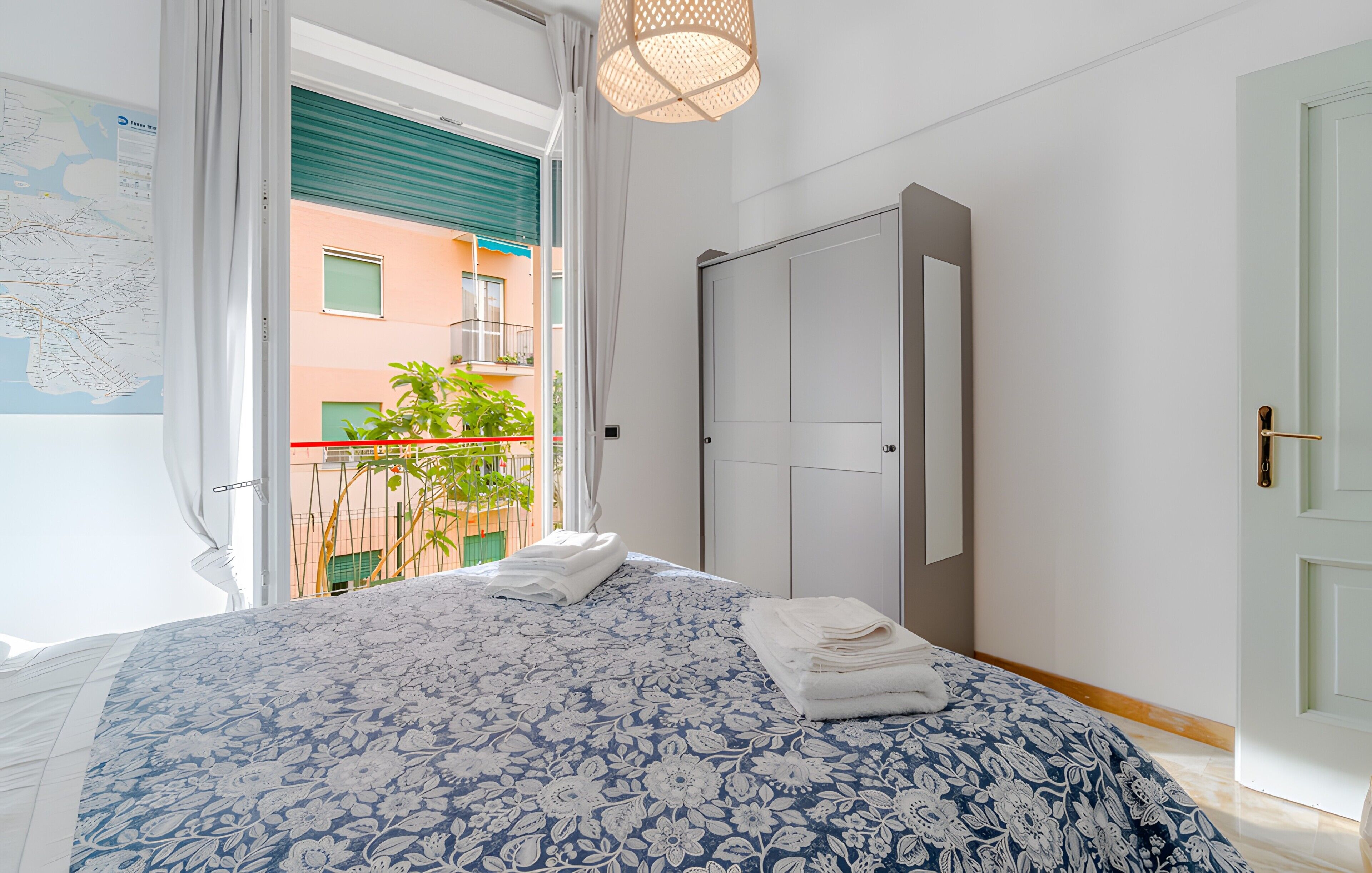 1 habitación, tabla de planchar con plancha, wifi y ropa de cama 
