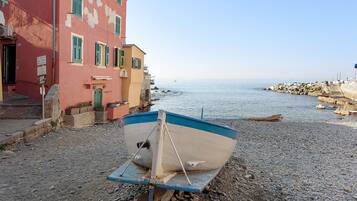 Una spiaggia nelle vicinanze