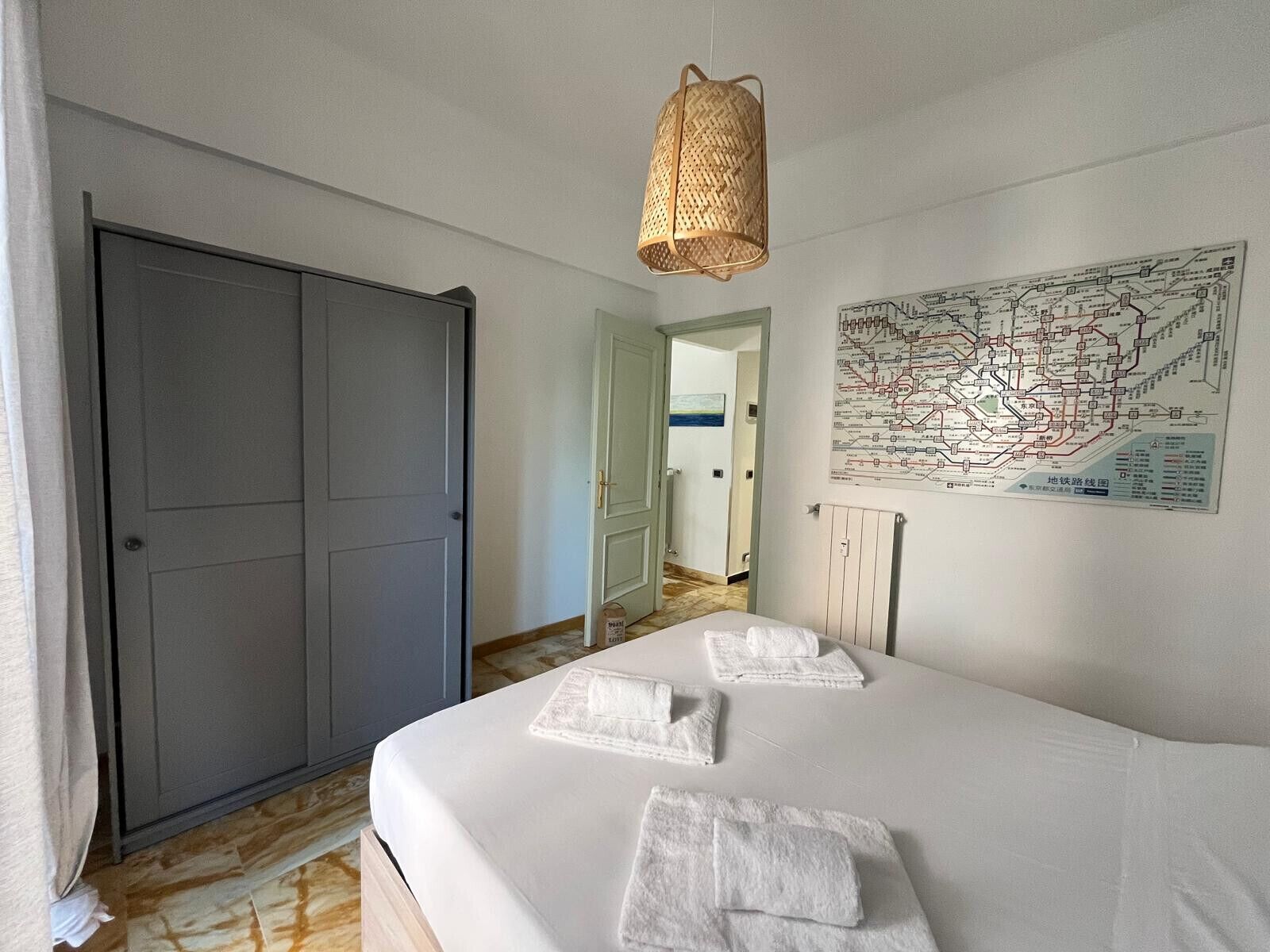 1 habitación, tabla de planchar con plancha, wifi y ropa de cama 