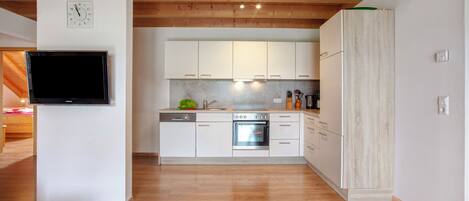 Refrigerador, horno, parrilla de estufa y lavavajillas