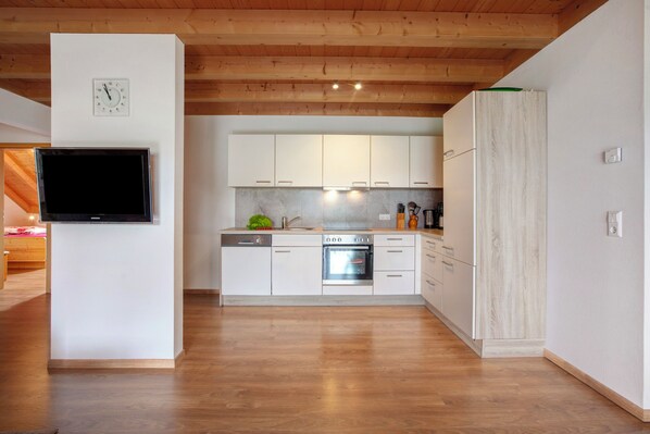 Kühlschrank, Ofen, Herdplatte, Geschirrspüler