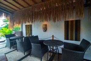 تناول الطعام بالخارج