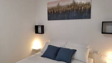 2 Schlafzimmer, Bügeleisen/Bügelbrett