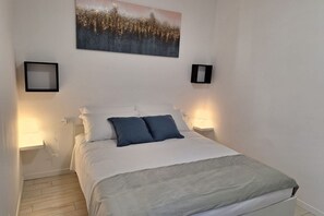 2 habitaciones y tabla de planchar con plancha 