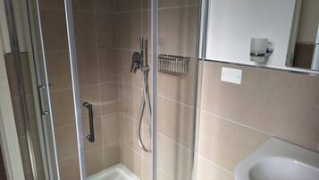 Shower, free toiletries, hair dryer, bidet