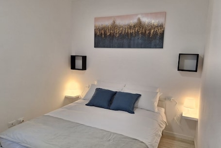 2 chambres, fer et planche à repasser. À proximité de Rho Fiera (Starlight Apartment)