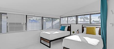 4 bedrooms, iron/ironing board, free WiFi, bed sheets