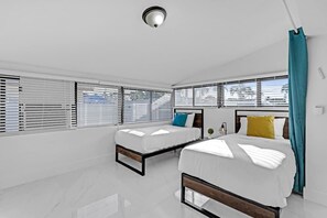 4 habitaciones, tabla de planchar con plancha y cuna de viaje