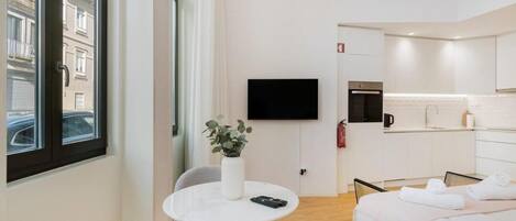 1 bedroom, iron/ironing board, internet, bed sheets