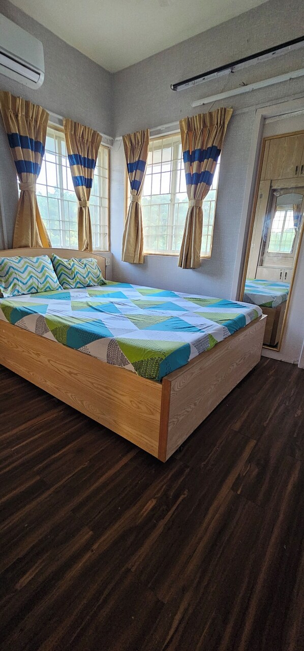 2 habitaciones, tabla de planchar con plancha, wifi y ropa de cama 