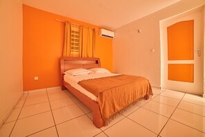 Strykejern/-brett, internettilgang og sengetøy