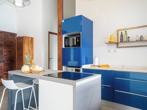 Fridge, microwave, oven, stovetop - Villa ethiny in Le Moule with its sumptuous swimming pool (Le Moule)