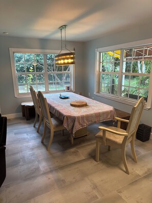 Dining - Welcoming 4-bedroom house with AC in Palmetto Bay (Palmetto Bay)