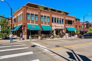 Exterior - Beautifully Remodeled Condo Steps from Pearl Street and the Flatirons (Boulder)