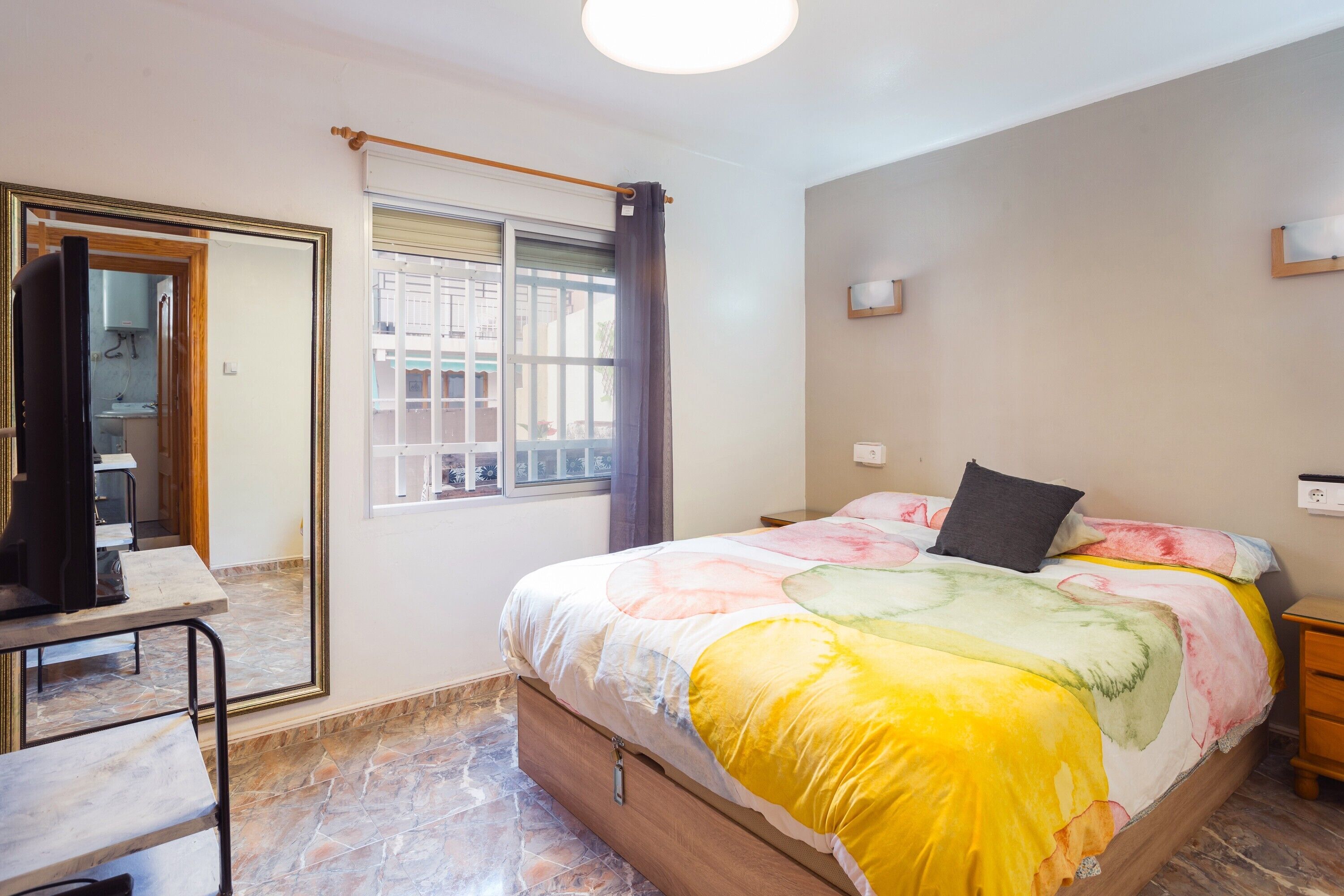 Iron/ironing board, WiFi, bed sheets