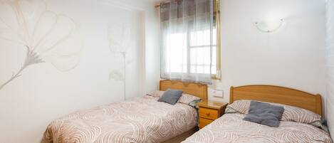 Iron/ironing board, WiFi, bed sheets