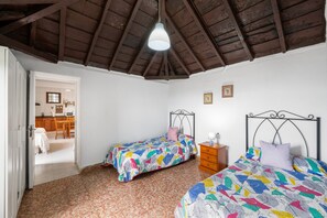 1 bedroom, iron/ironing board, WiFi, bed sheets - Holiday Home 'María José' with Mountain Views, Private Terrace and Wi-Fi (Puntallana)
