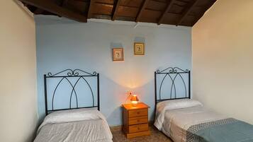 Silitysrauta/-lauta, Wi-Fi, vuodevaatteet