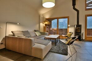 Fernseher, Kamin, DVD-Player, Stereoanlage
