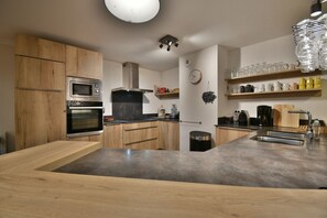 Fridge, microwave, oven, dishwasher - Les Primeveres - Type Loft 10p (Saint-Jean-de-Sixt)