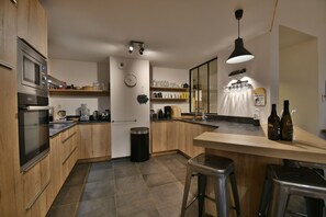 Kühlschrank, Mikrowelle, Ofen, Geschirrspüler