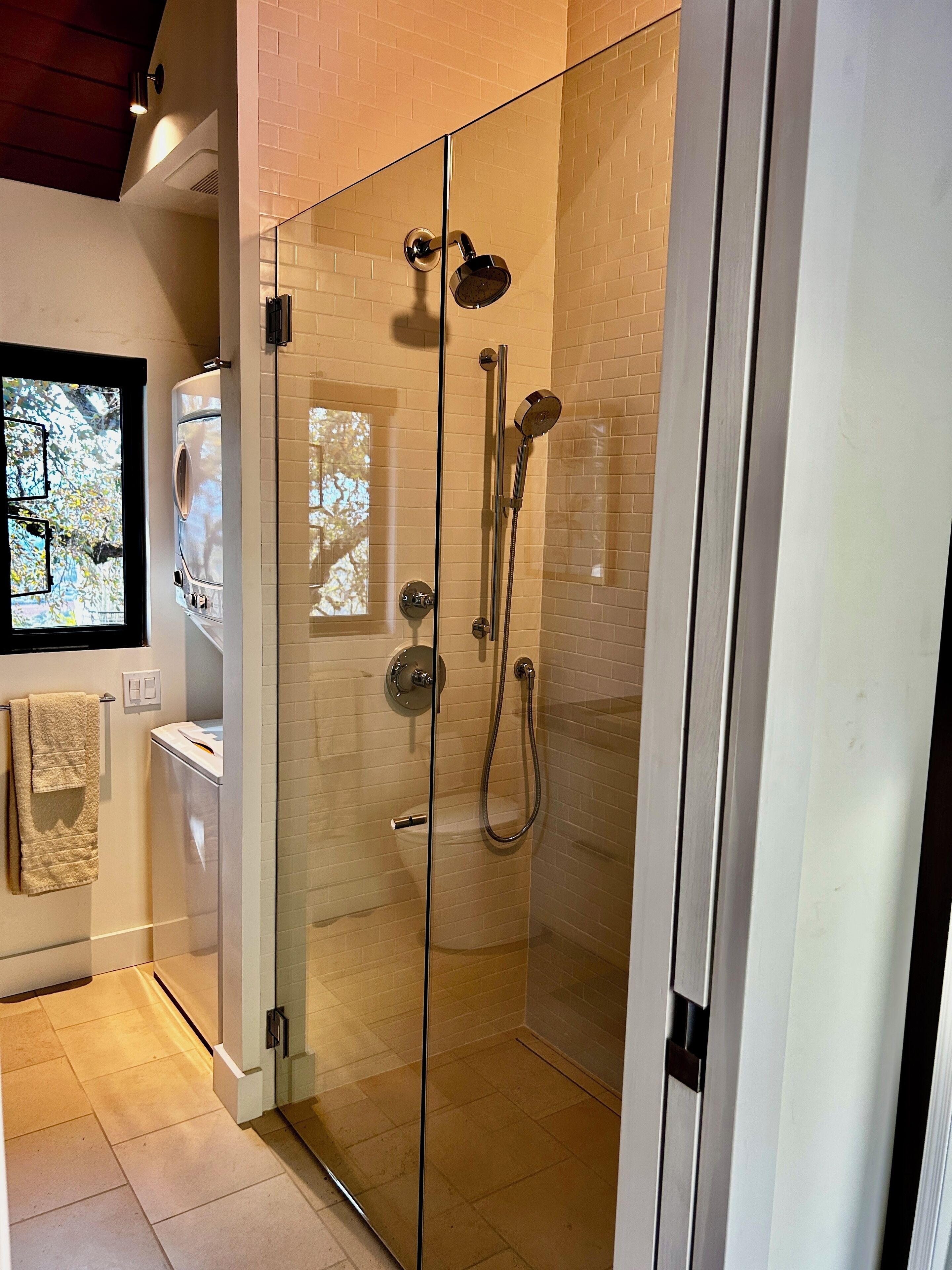 Bruser, håndklæder, Sæbe, Toiletpapir