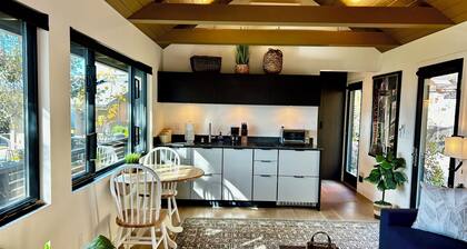 Brand New Top Quality Private Studio Cottage on 25 acre resort-like property