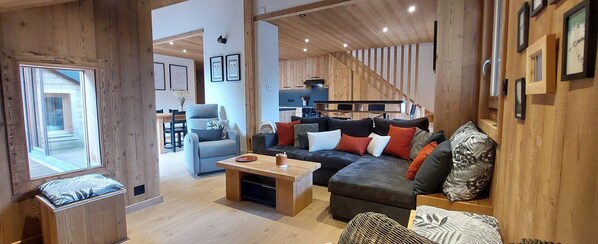 TV - New 4-Room Mountain-Style Apartment in Abondance (Abondance)