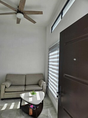 Smart TV - New Furnished Studio – Ideal for Home Office | All Utilities Included (Playa del Carmen)
