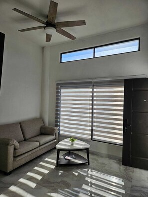 Smart TV - New Furnished Studio – Ideal for Home Office | All Utilities Included (Playa del Carmen)