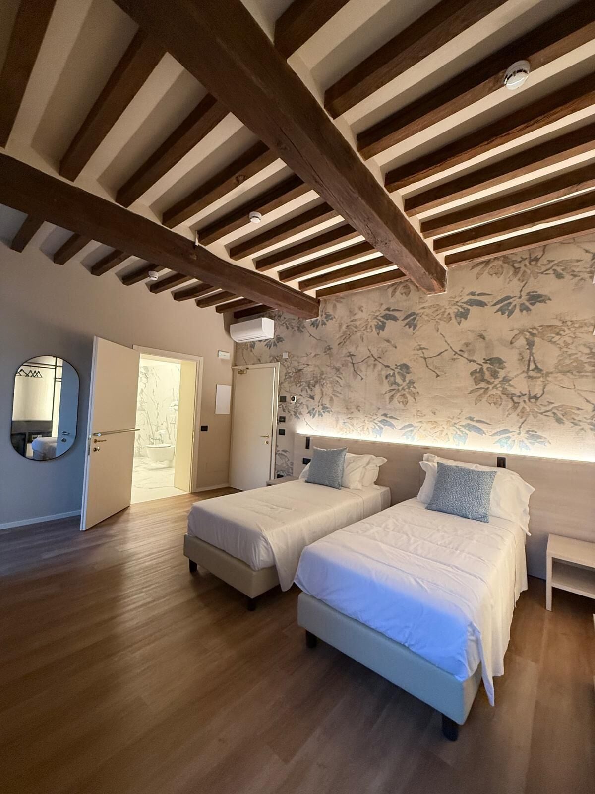 Comfort Double or Twin Room | In-room safe, desk, laptop workspace, soundproofing