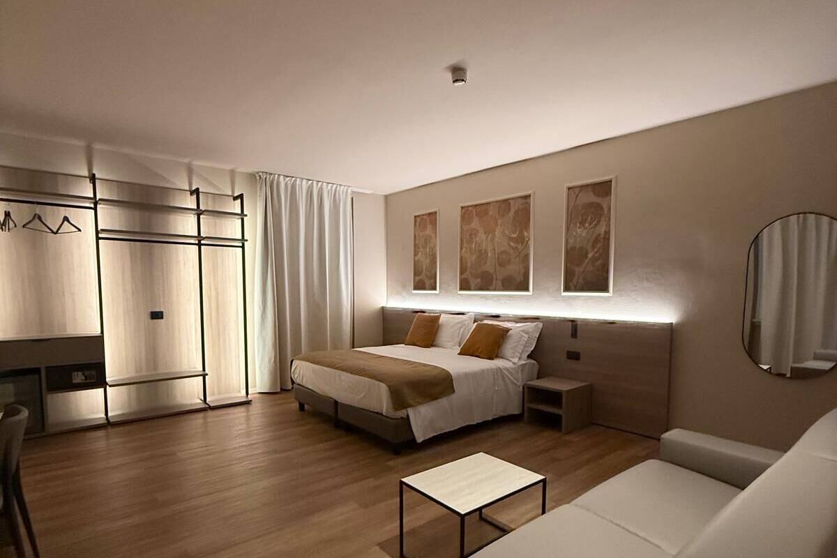 In-room safe, desk, laptop workspace, soundproofing