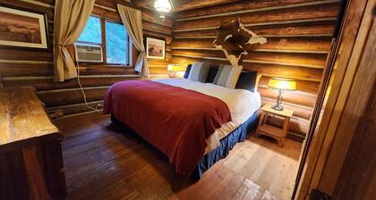 Cozy Secluded 5-bedroom cabin in Harrison